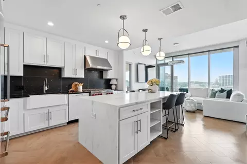 1616 W End Ave #1611, Nashville, TN 37203