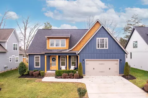 9290 White Ash Dr, Ooltewah, TN 37363