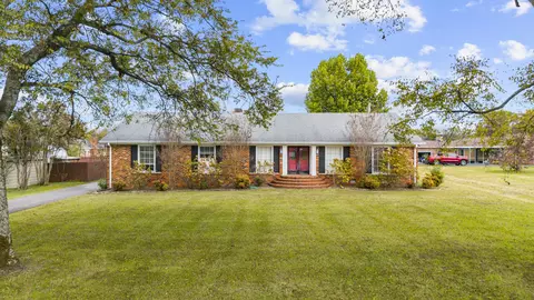 915 Winston Ave, Lebanon, TN 37087