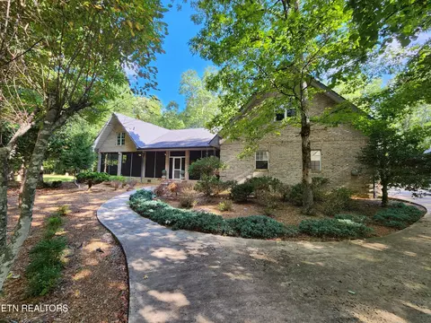 460 Carrie Dr, Crossville, TN 38572