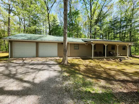 906 Nameoki Cir, Crossville, TN 38572