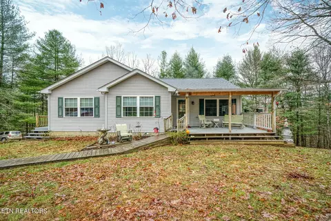 614 W Creston Rd, Crossville, TN 38571