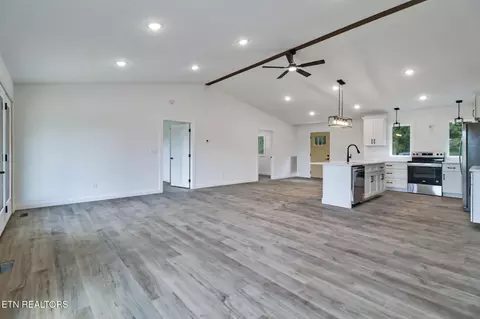 819 Hack Beaty Rd, Grimsley, TN 38565 photo 3