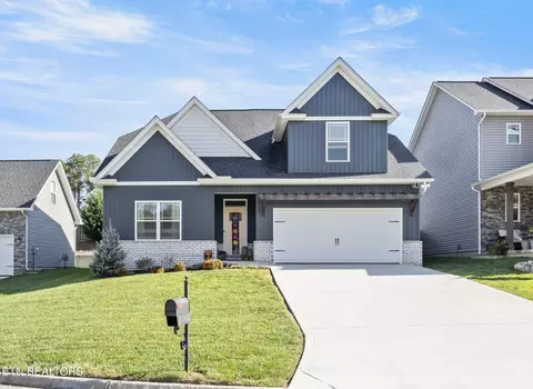 2940 Cardiff Castle Ln, Knoxville, TN 37931