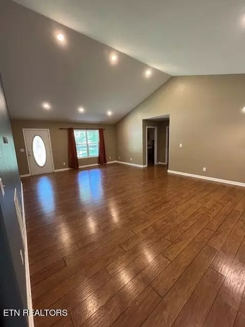 805 Wallace Way, Grimsley, TN 38565 photo 2