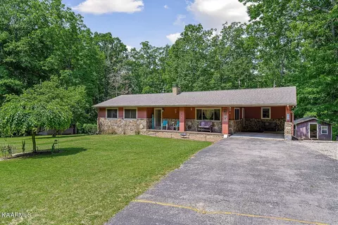 1056 Star Point Rd, Jamestown, TN 38556