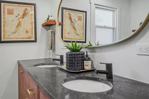 Bath - 205 Gloucester Ct, Franklin, TN 37064 photo 1 of 6