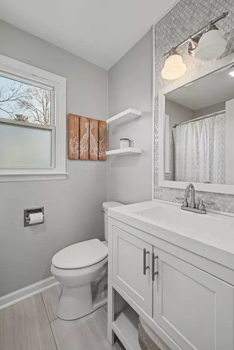 Bath - 205 Gloucester Ct, Franklin, TN 37064 photo 5 of 6