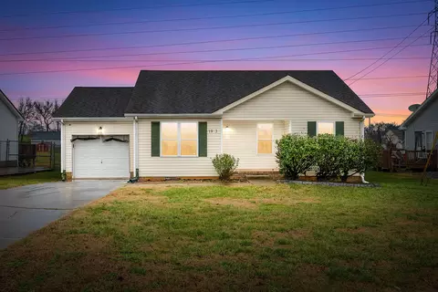 1957 Timberline Cir, Oak Grove, KY 42262