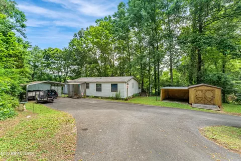 1245 Ridgeview Dr, Clinton, TN 37716