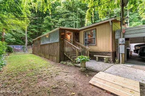 1239 Ridgeview Dr, Clinton, TN 37716