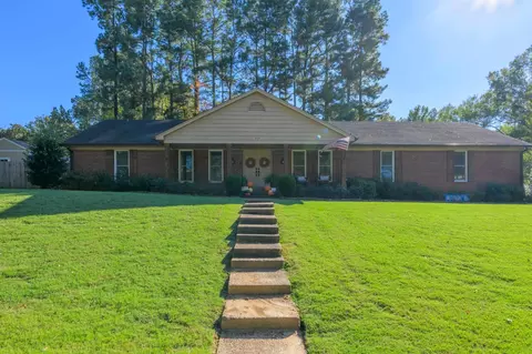 215 W Lawnwood Dr, Collierville, TN 38017