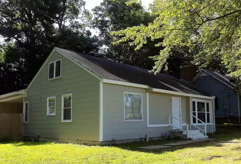 826 Douglas St, Covington, TN 38019