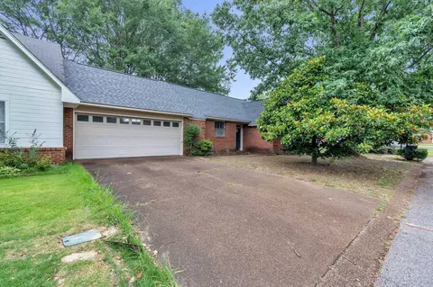 1164 Hunters Lake Dr, Cordova, TN 38018