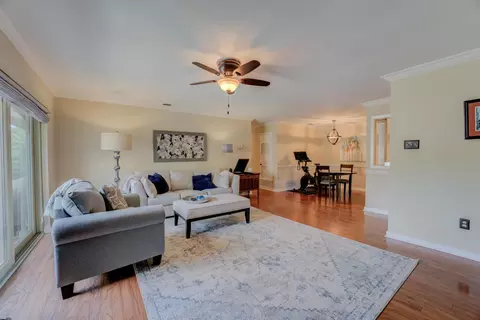 827 Creekside Dr #2, Memphis, TN 38117