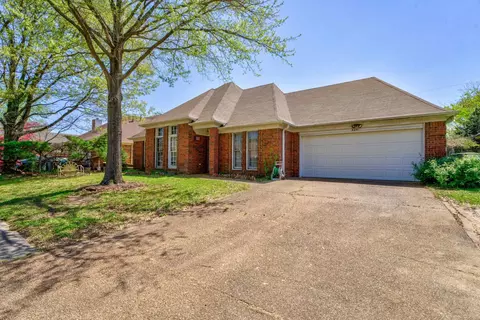 8241 Red Creek Dr, Cordova, TN 38016