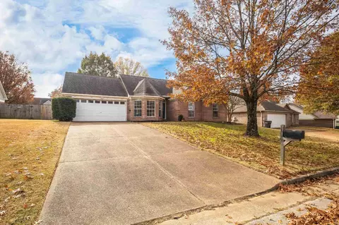 70 Oak Ridge Cv, Oakland, TN 38060