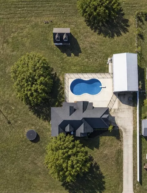 69 College Ct, Mcewen, TN 37101