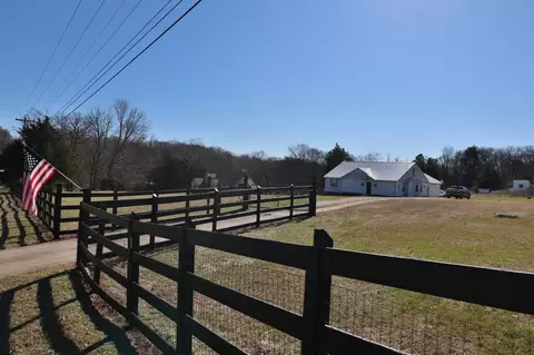 1430 Iron Bridge Rd, Columbia, TN 38401