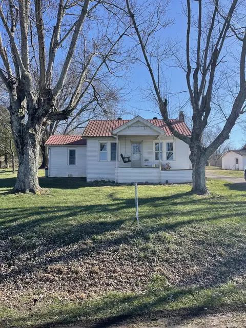412 Twin Oaks Rd, Livingston, TN 38570