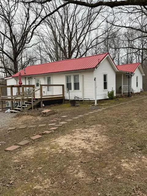 210 Reynolds Rd, Charlotte, TN 37036