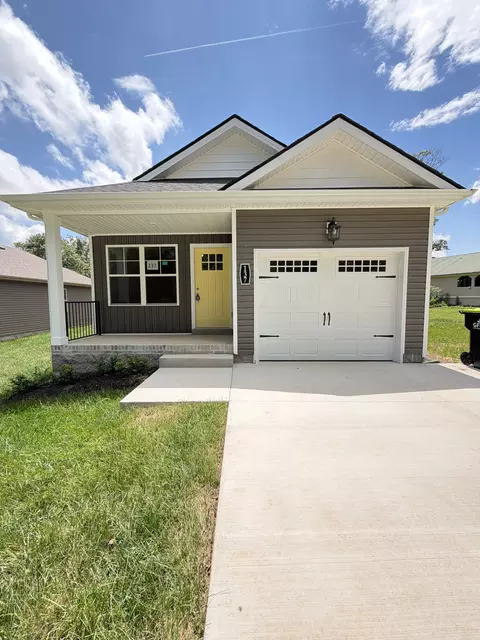 137 Illinois Ave, Oak Grove, KY 42262