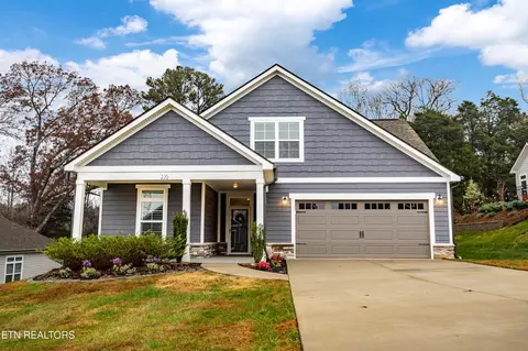 225 Cedar Branch Tr, Lenoir City, TN 37772