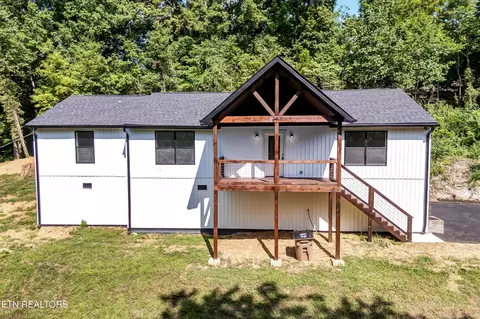 101 SW Larry Dr, Knoxville, TN 37920