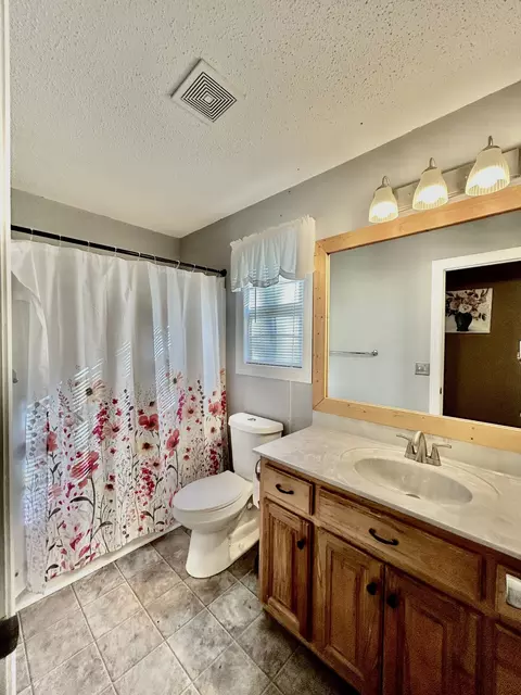 Bath - 1149 Oak Grove Rd, Goodspring, TN 38460 photo 2 of 2