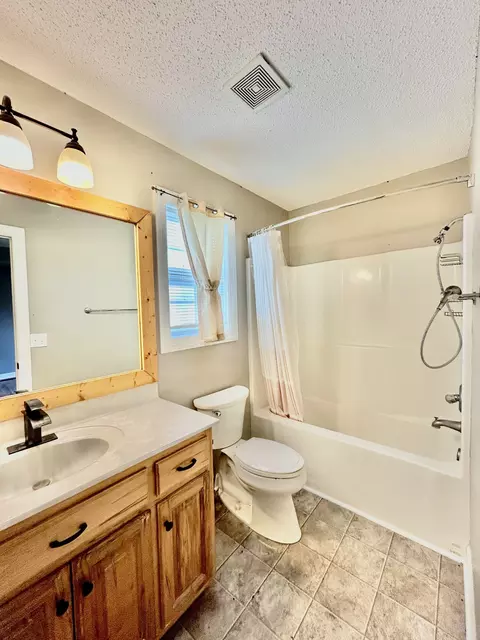Bath - 1149 Oak Grove Rd, Goodspring, TN 38460 photo 1 of 2