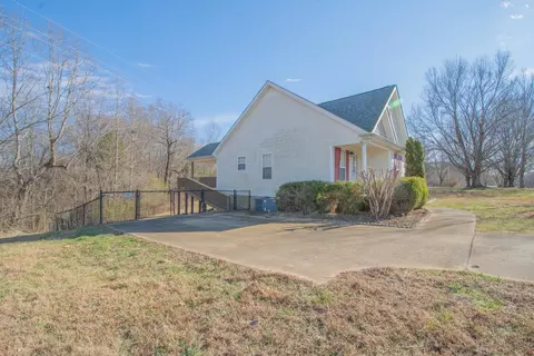 Exterior - 1149 Oak Grove Rd, Goodspring, TN 38460 photo 4 of 8