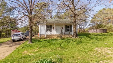 210 Westwood Cir, Selmer, TN 38375