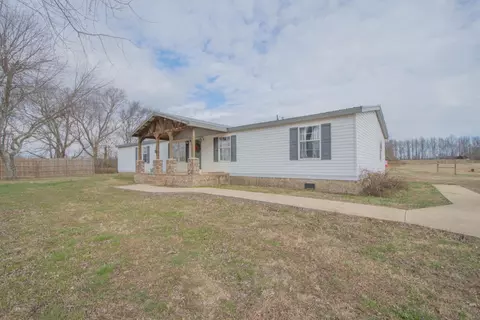 3750 Fall River Rd, Pulaski, TN 38478 photo 2