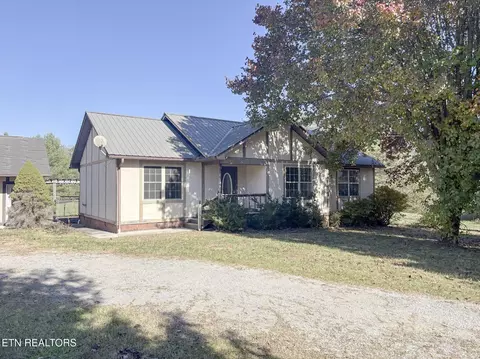 230 Amanda Dr, Jamestown, TN 38556