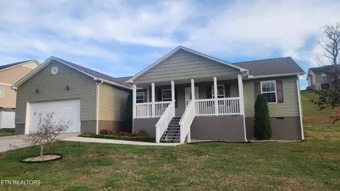 145 Zoe Cir, Jacksboro, TN 37757