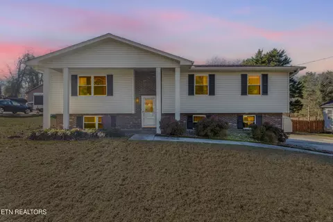 2555 Robinson Dr, Louisville, TN 37777
