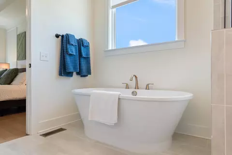Bath - 4051 John Marsh Rd, Spring Hill, TN 37174 photo 3 of 7