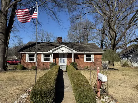 7 Shadow Lawn Dr, Jackson, TN 38301