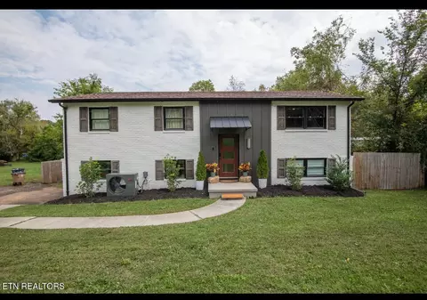 3920 Deerfield Rd, Knoxville, TN 37921