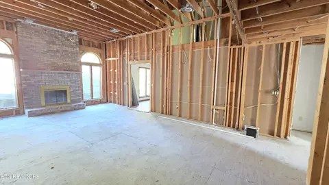 12 Buckner Ter, Crossville, TN 38558