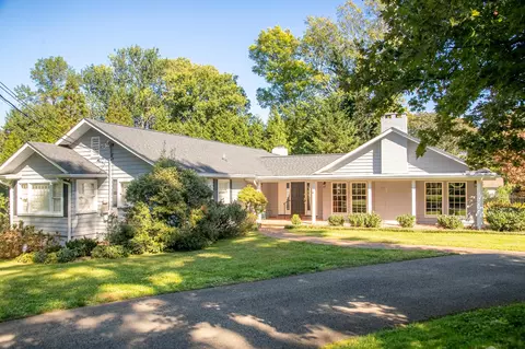 591 Fleetwood Dr, Lookout Mountain, TN 37350