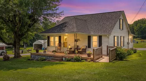 Exterior - 2237 Highway 47 E, Dickson, TN 37055 photo 3 of 13