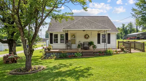 Exterior - 2237 Highway 47 E, Dickson, TN 37055 photo 2 of 13