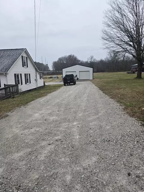Exterior - 2237 Highway 47 E, Dickson, TN 37055 photo 4 of 13