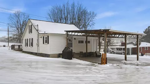 Exterior - 2237 Highway 47 E, Dickson, TN 37055 photo 11 of 13