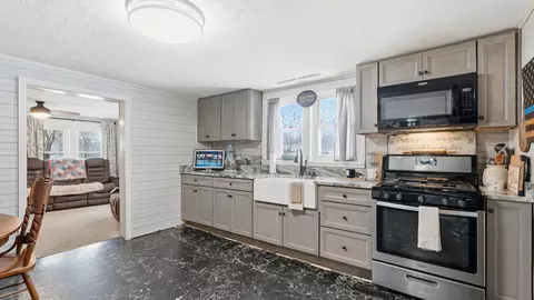 Kitchen - 2237 Highway 47 E, Dickson, TN 37055 photo 2 of 2