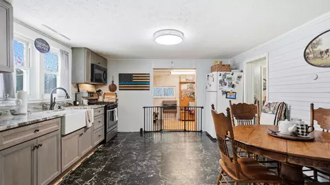 Kitchen - 2237 Highway 47 E, Dickson, TN 37055 photo 1 of 2