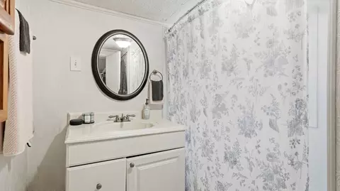 Bath - 2237 Highway 47 E, Dickson, TN 37055 photo 1 of 1