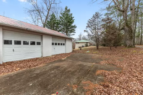 Exterior - 555 White Pine Dr, Centerville, TN 37033 photo 5 of 13