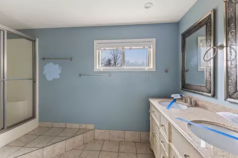 Bath - 555 White Pine Dr, Centerville, TN 37033 photo 3 of 4